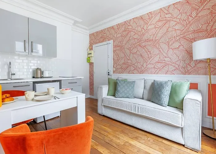 Appartement Colore Et Lumineux A Paris