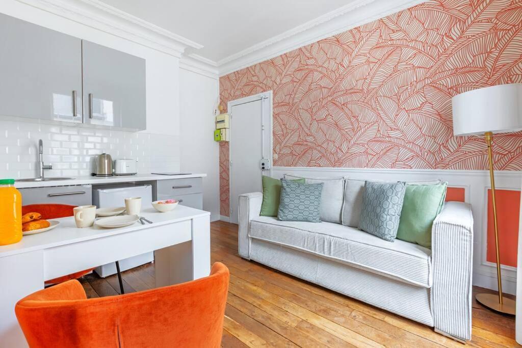 Apartment Colore Et Lumineux A Paris