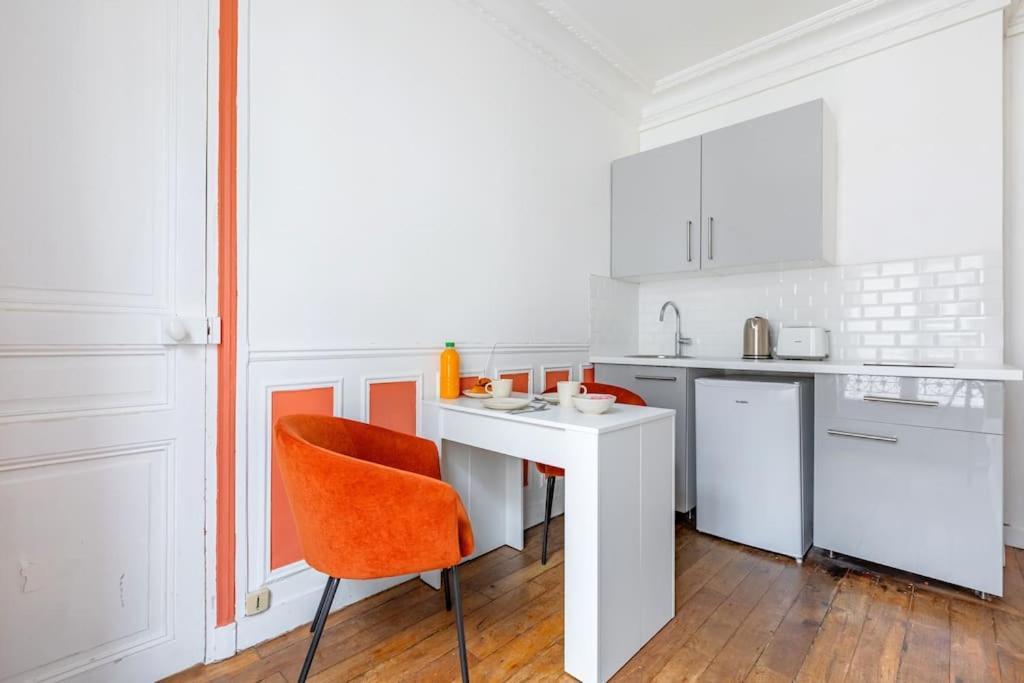 Apartment Colore Et Lumineux A Paris